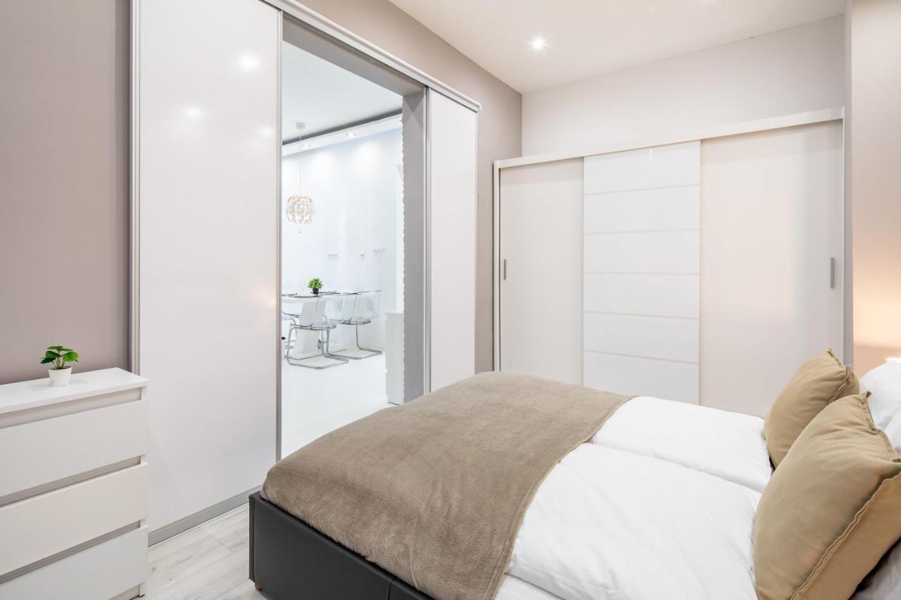 Cozy & Central Apartment With 2-Bedroom Budapest Eksteriør bilde