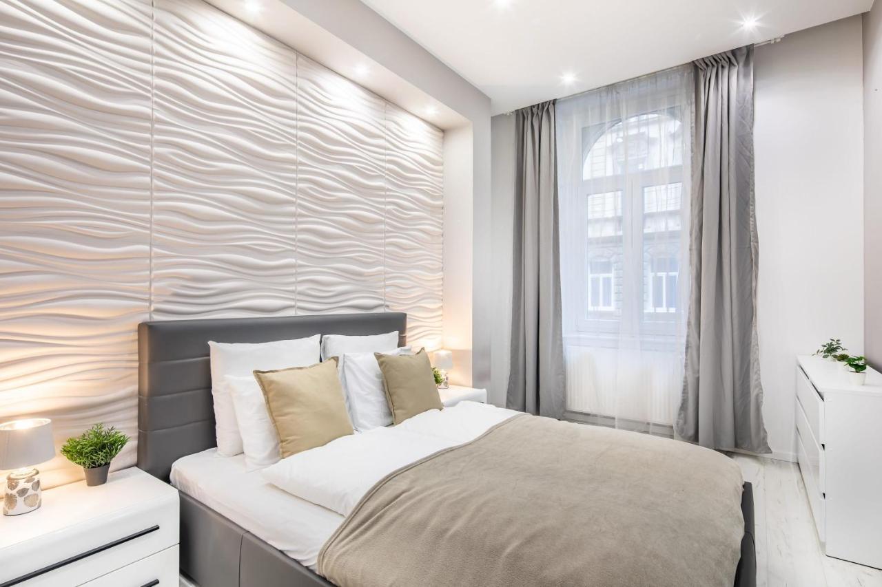 Cozy & Central Apartment With 2-Bedroom Budapest Eksteriør bilde
