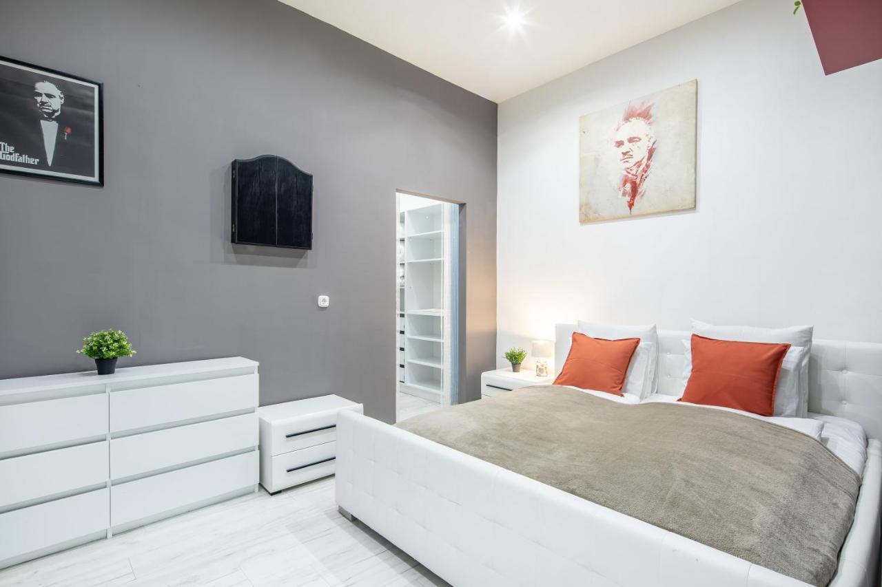 Cozy & Central Apartment With 2-Bedroom Budapest Eksteriør bilde