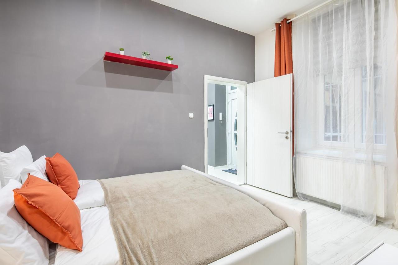 Cozy & Central Apartment With 2-Bedroom Budapest Eksteriør bilde