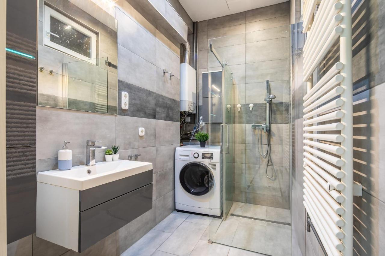 Cozy & Central Apartment With 2-Bedroom Budapest Eksteriør bilde