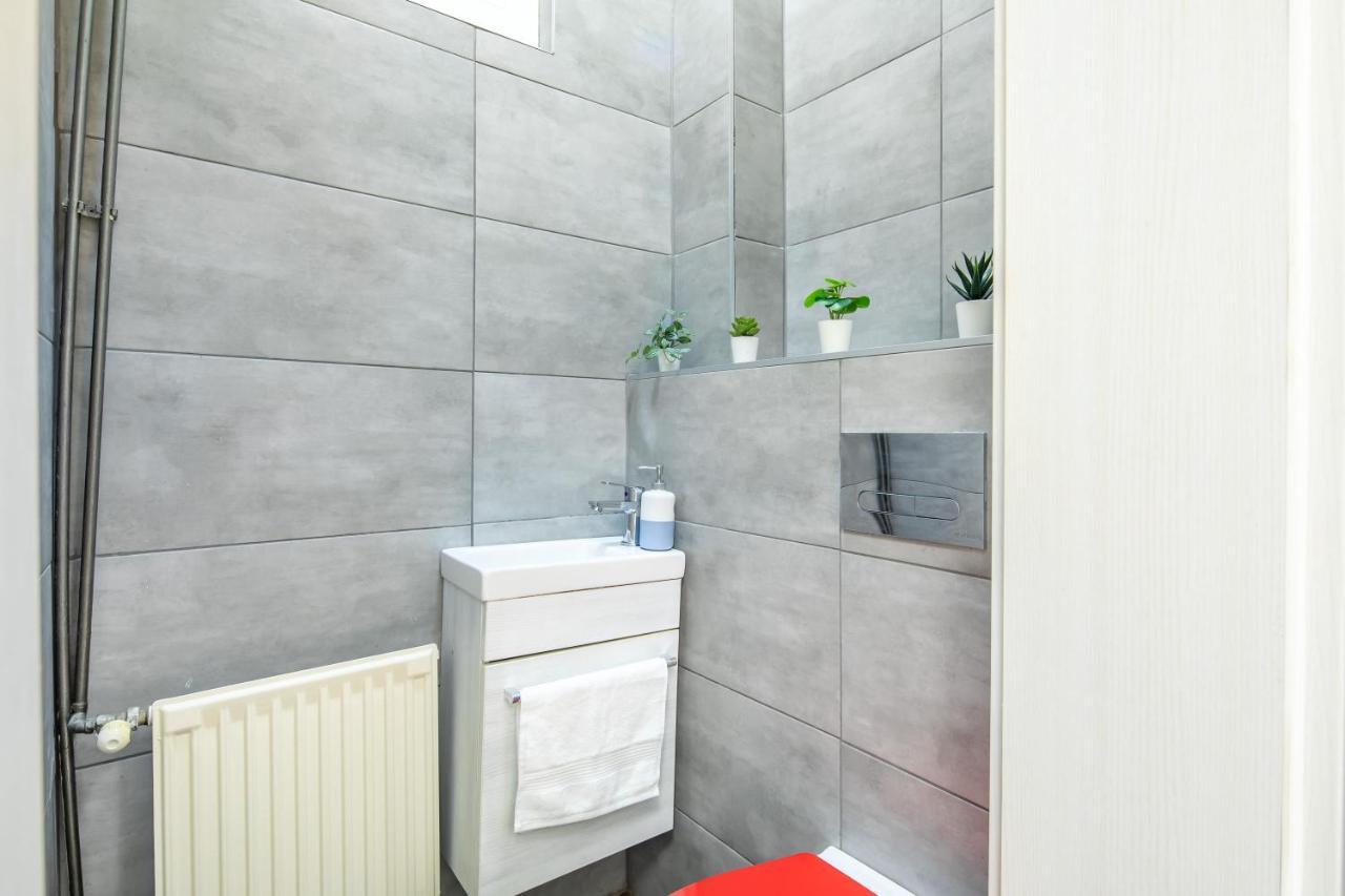 Cozy & Central Apartment With 2-Bedroom Budapest Eksteriør bilde