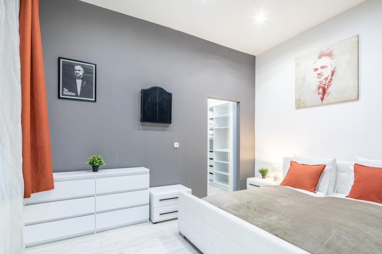 Cozy & Central Apartment With 2-Bedroom Budapest Eksteriør bilde