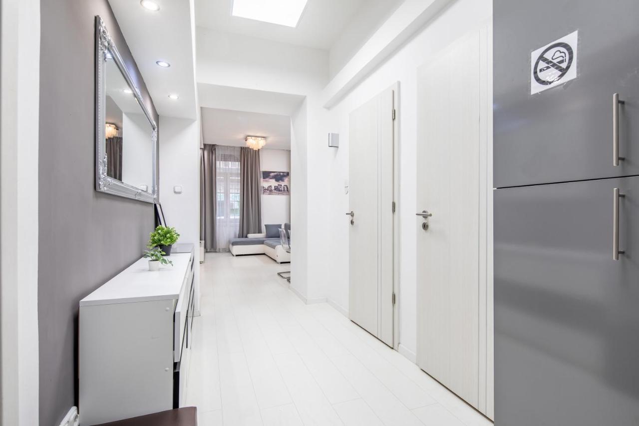 Cozy & Central Apartment With 2-Bedroom Budapest Eksteriør bilde